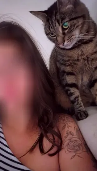 Alma, 28