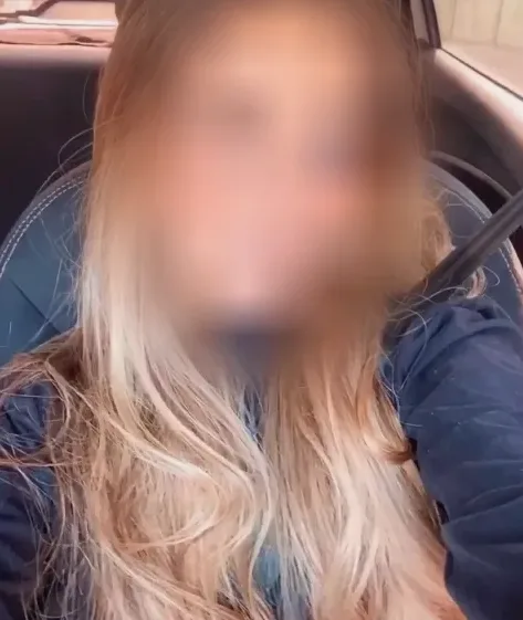 Clara, 27