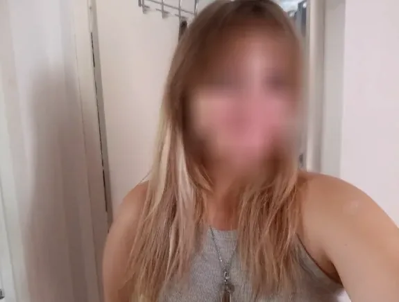 Emina, 20