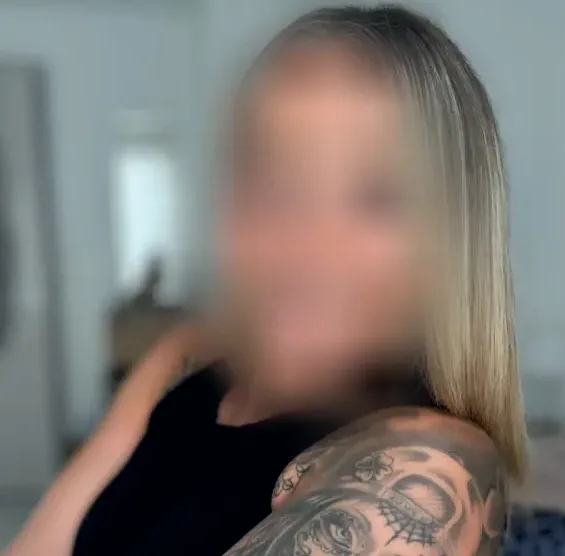 Isabella, 36