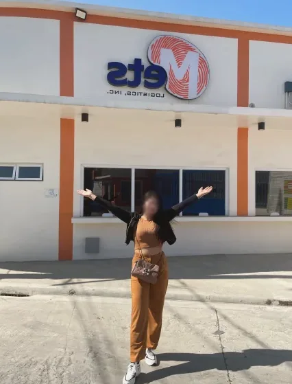 Simone, 25